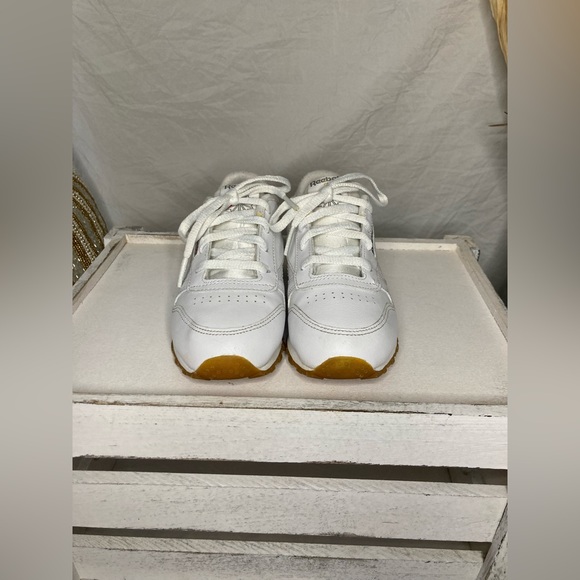 EUC. REEBOK Classic Leather Athletic Shoes, Little Kid’s, White / Gum, Size 10 - Picture 13 of 13